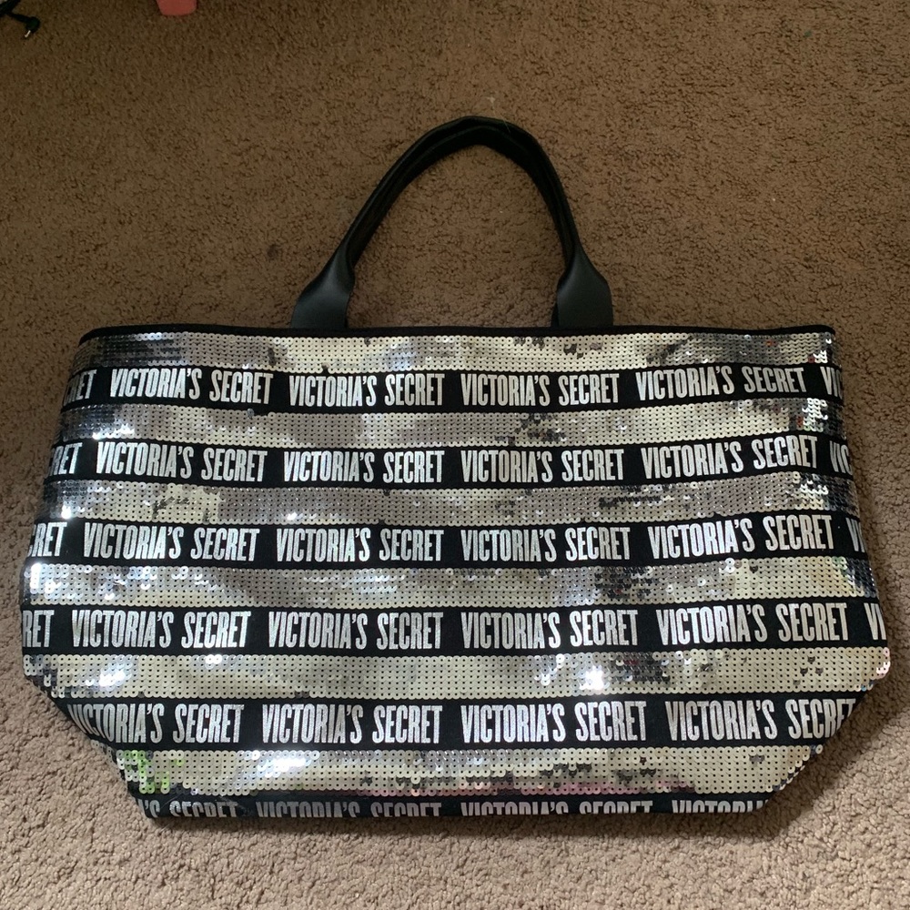 💸Victoria’s Secret travel bag ✨